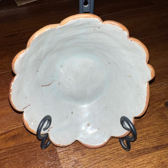 Handcrafted Studio Pottery Ceramic Stoneware Scalloped Bowl/ Decor
